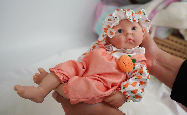 Muñeca bebé de silicona de cue - Kids Educational Songs reseña y precio